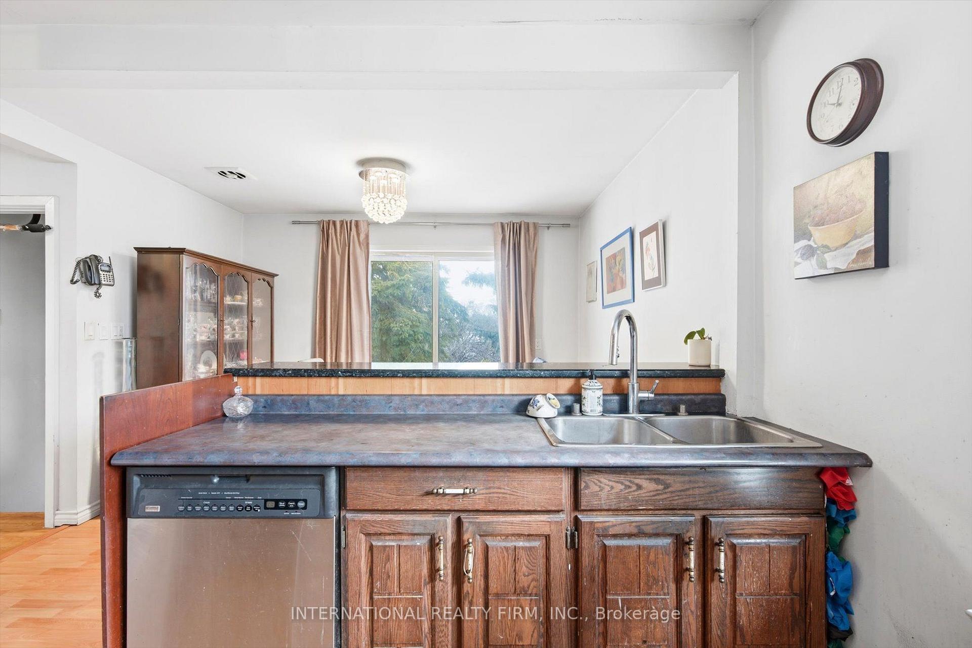 Photo 10 of 84 Hadrian Drive, Etobicoke, Elms-Old Rexdale — HOMEH