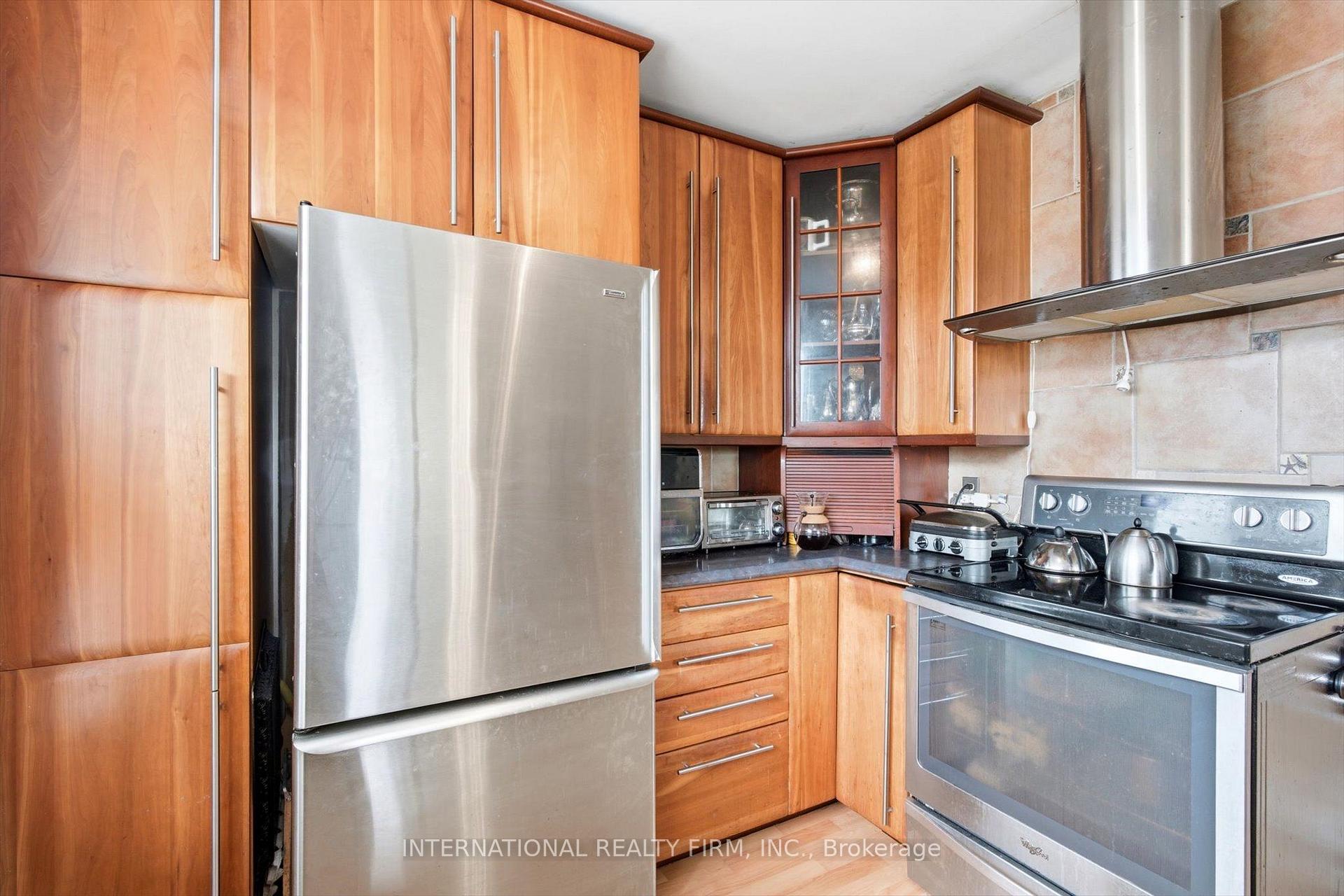 Photo 11 of 84 Hadrian Drive, Etobicoke, Elms-Old Rexdale — HOMEH