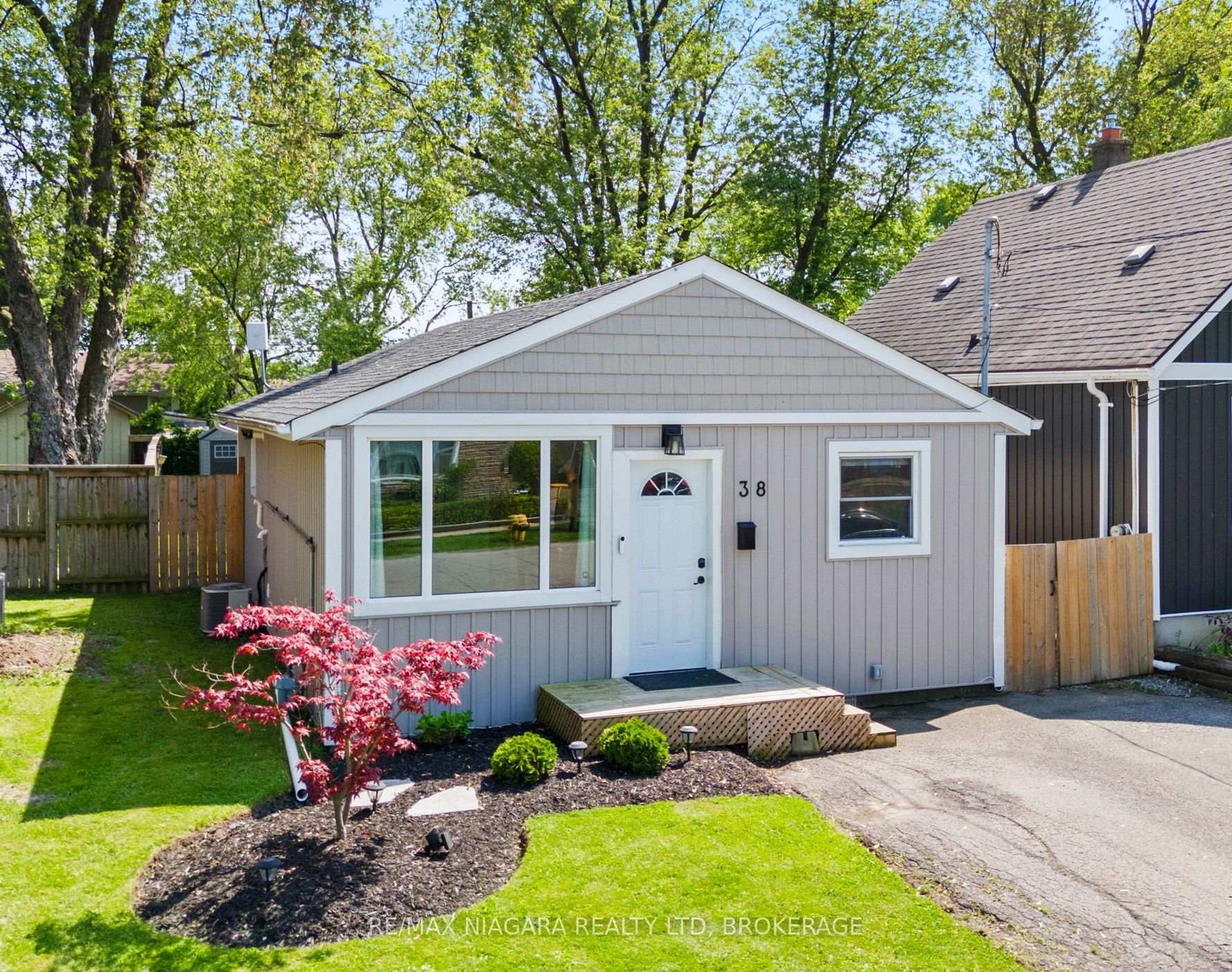Photo 1 of 38 Alexandra Boulevard, St. Catharines, Secord Woods — HOMEH