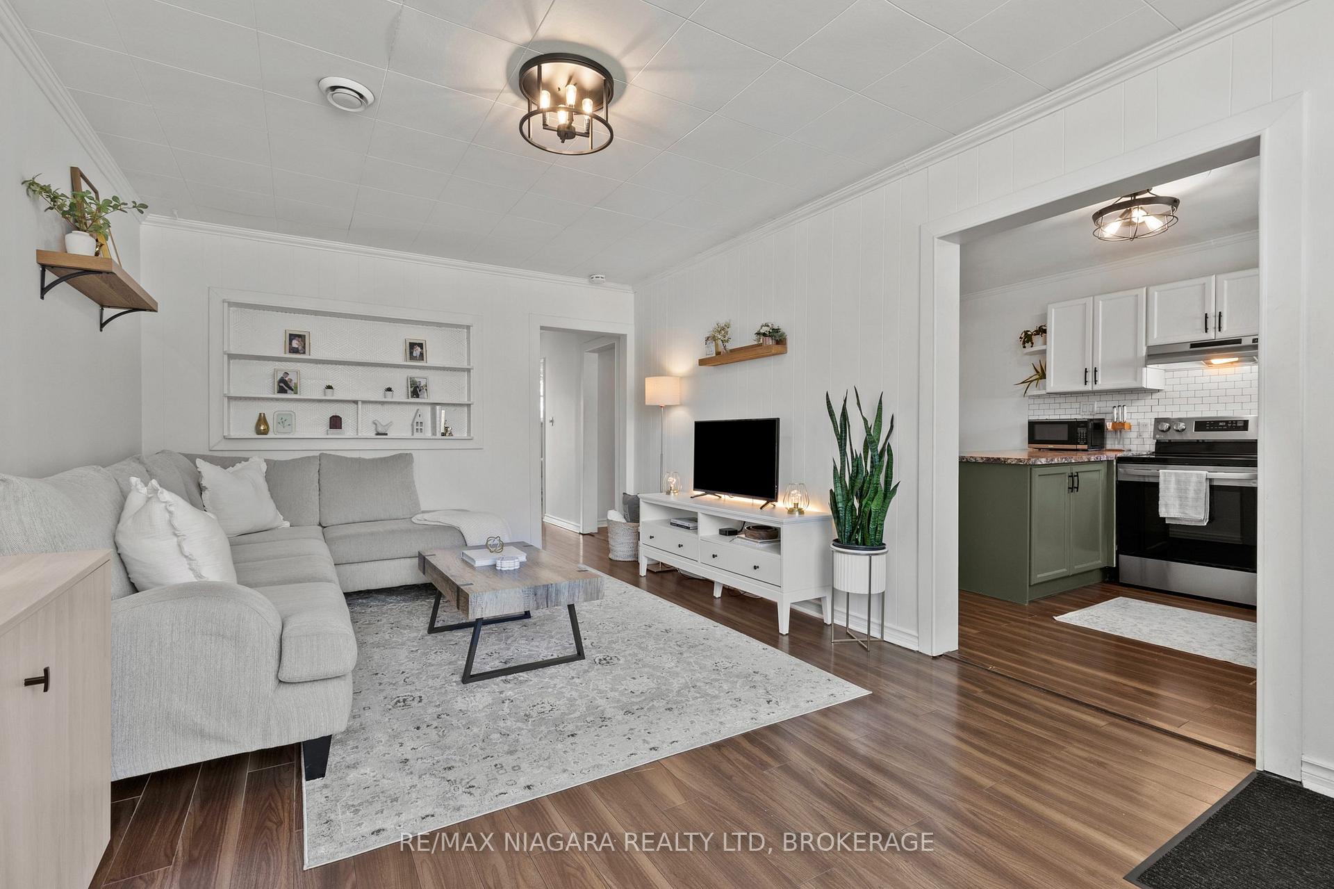 Photo 6 of 38 Alexandra Boulevard, St. Catharines, Secord Woods — HOMEH