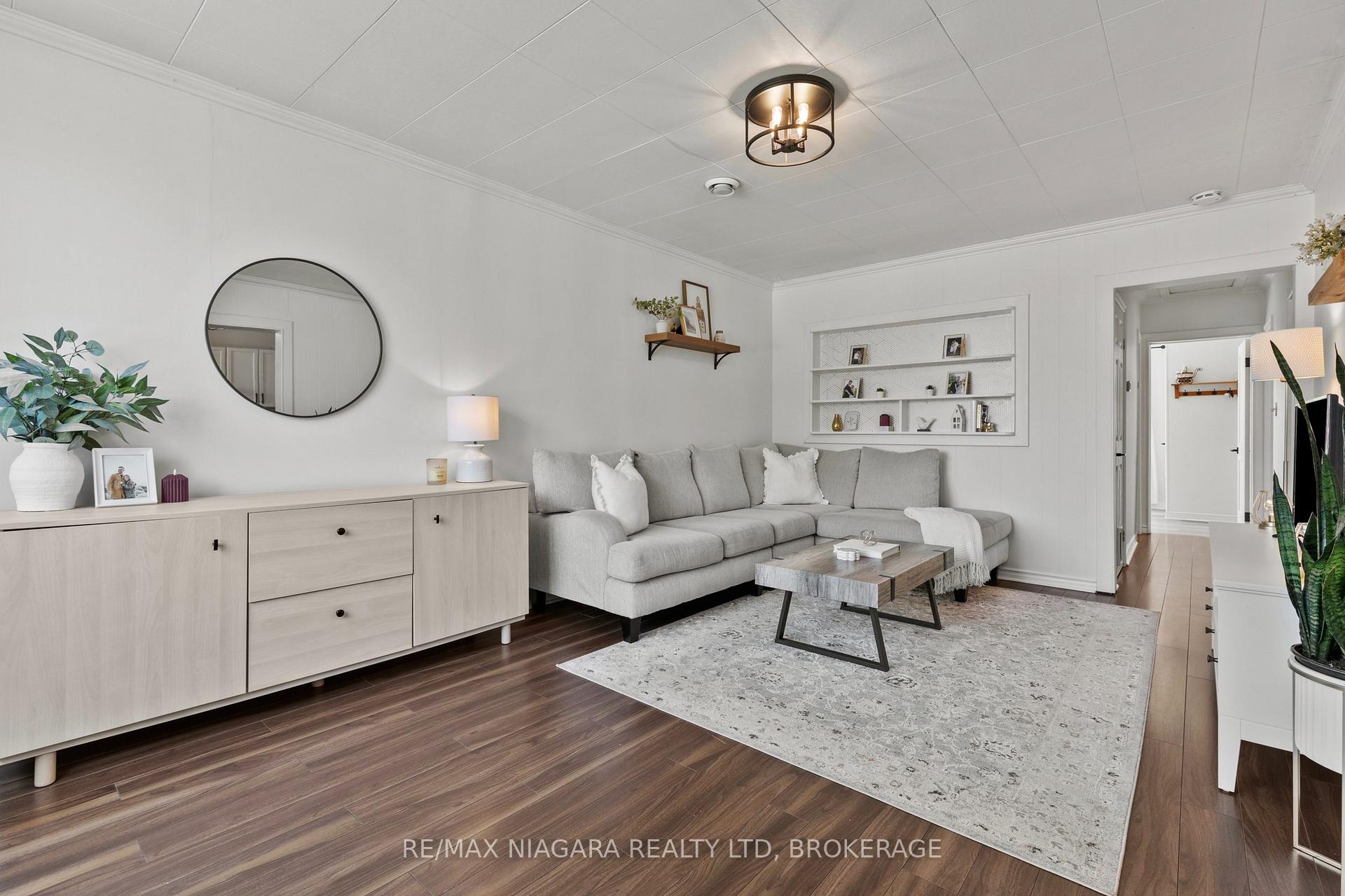 Photo 8 of 38 Alexandra Boulevard, St. Catharines, Secord Woods — HOMEH