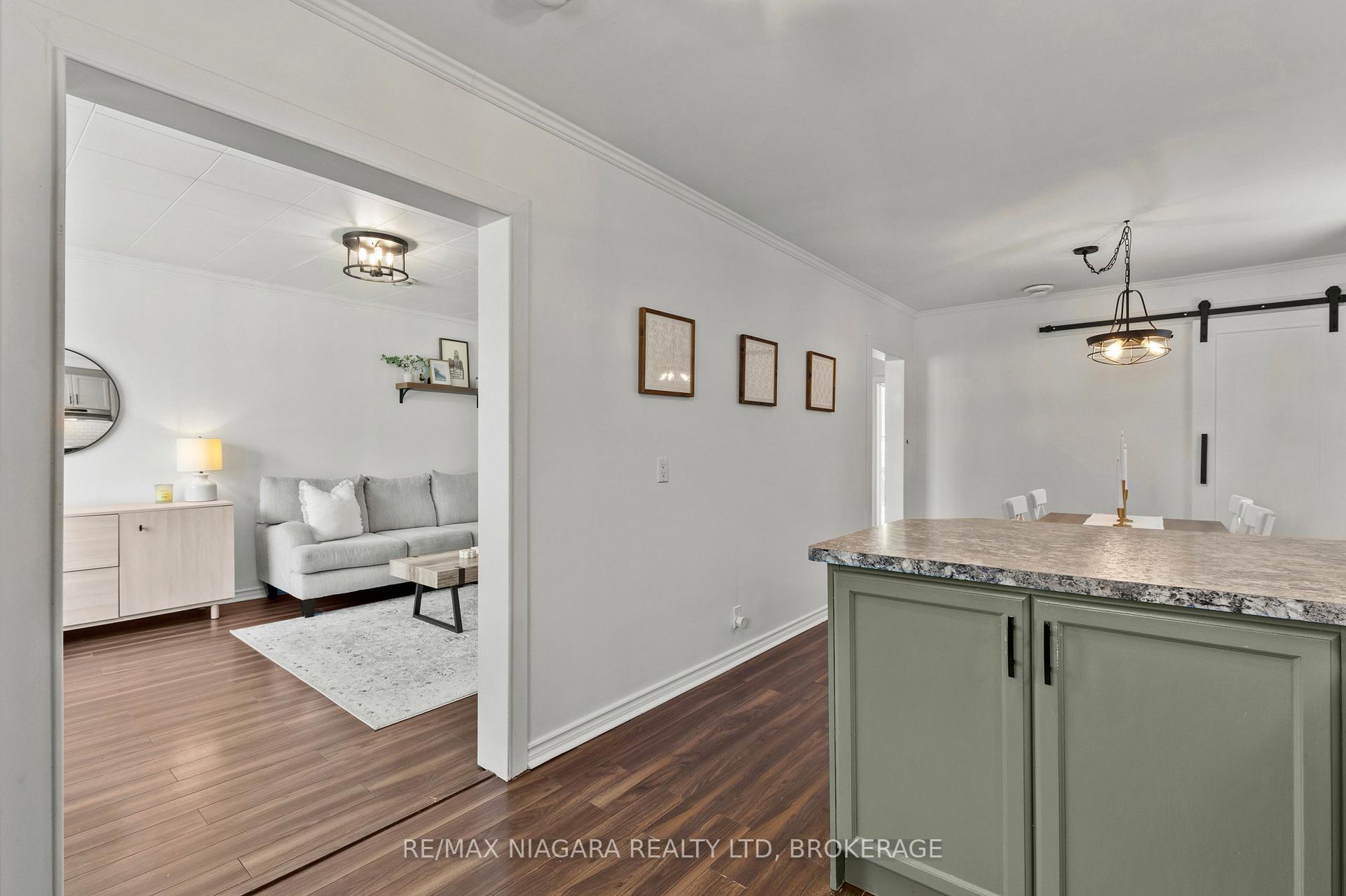 Photo 12 of 38 Alexandra Boulevard, St. Catharines, Secord Woods — HOMEH