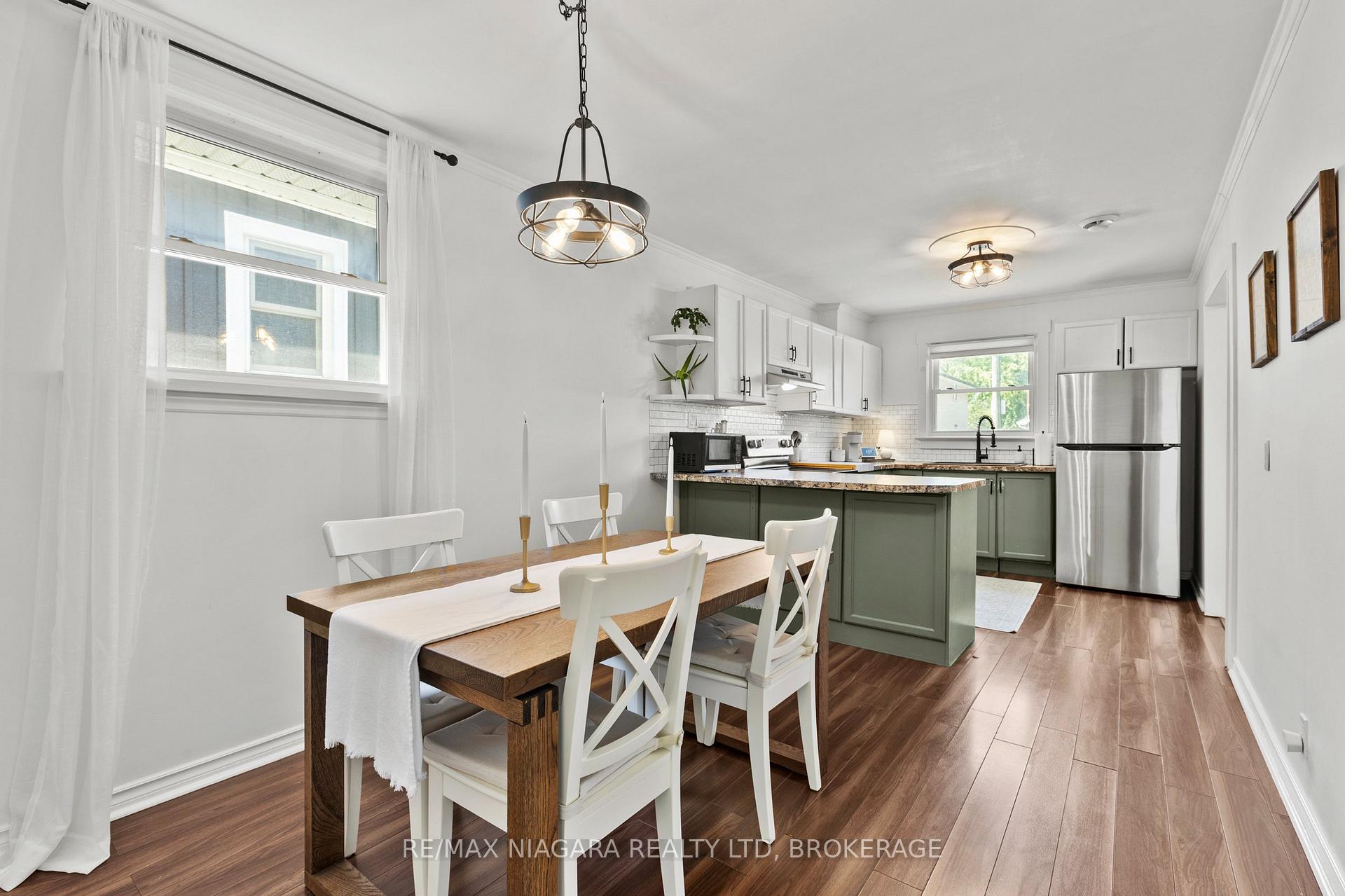 Photo 13 of 38 Alexandra Boulevard, St. Catharines, Secord Woods — HOMEH
