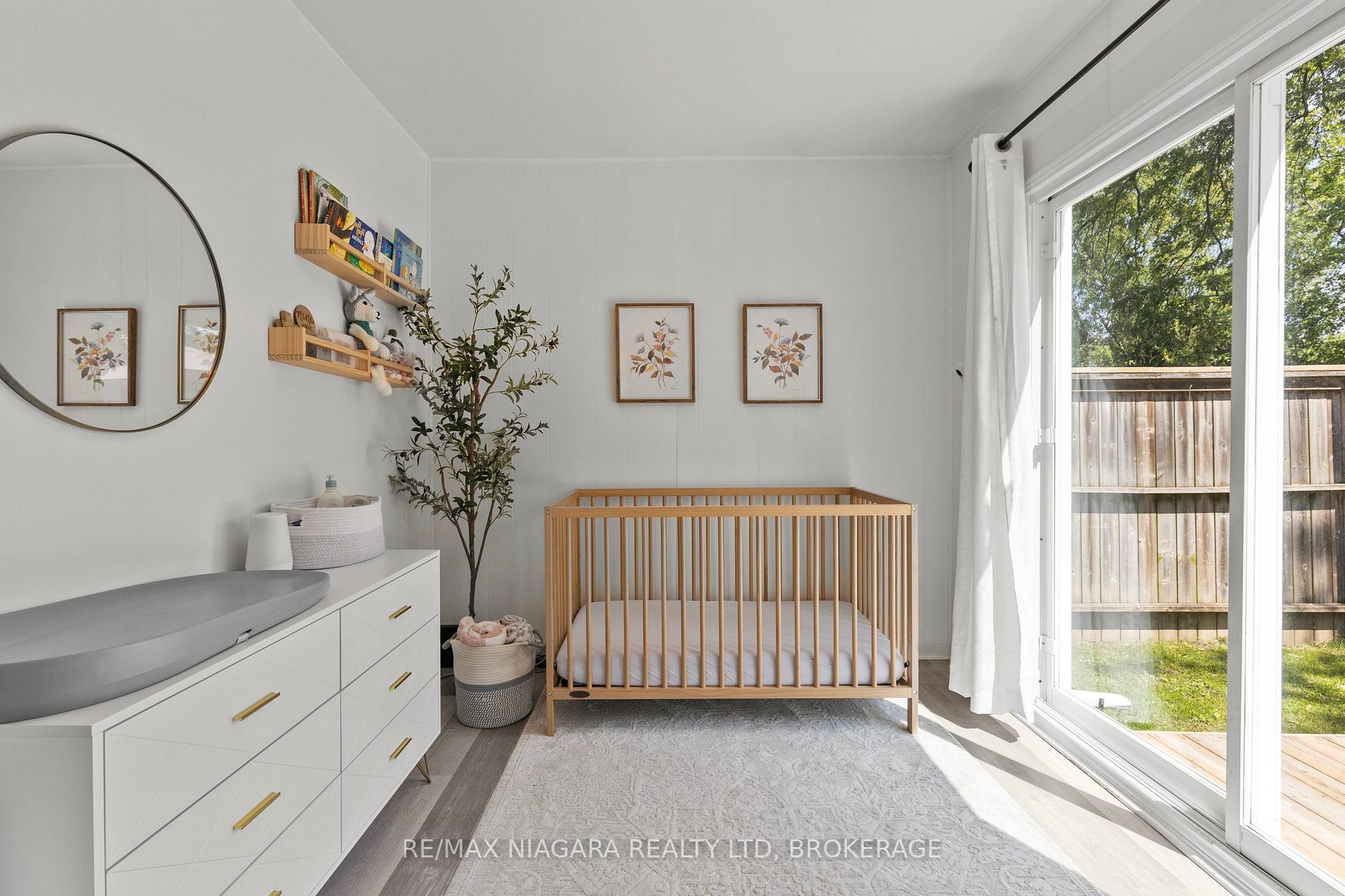 Photo 16 of 38 Alexandra Boulevard, St. Catharines, Secord Woods — HOMEH
