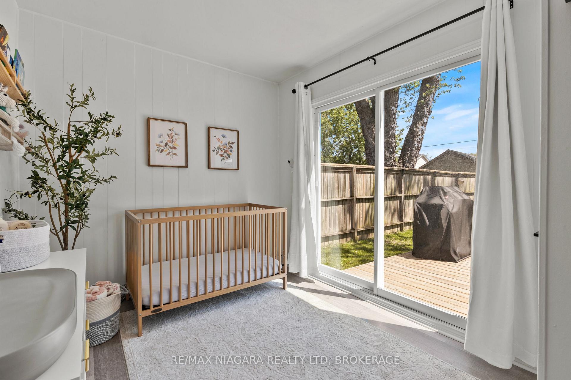 Photo 17 of 38 Alexandra Boulevard, St. Catharines, Secord Woods — HOMEH
