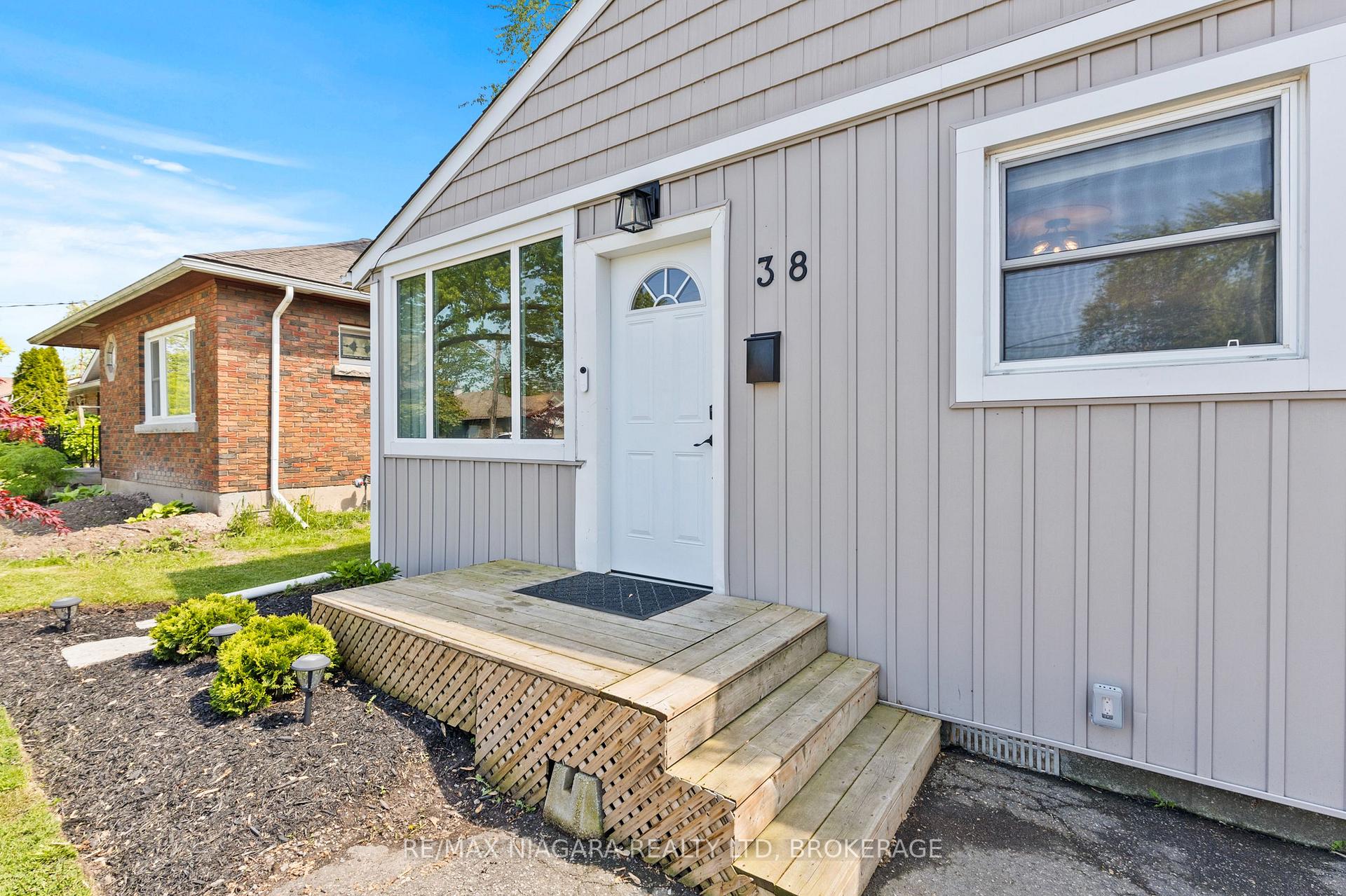 Photo 24 of 38 Alexandra Boulevard, St. Catharines, Secord Woods — HOMEH