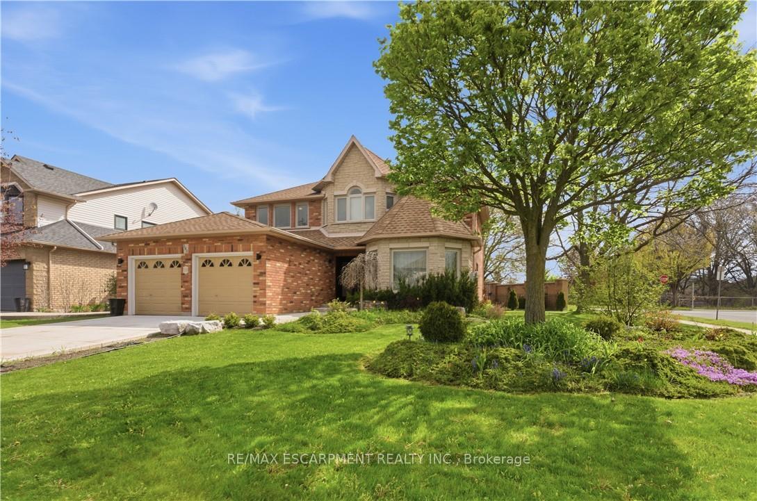 Photo 3 of 183 Daniels Street, Hamilton, Ancaster — HOMEH