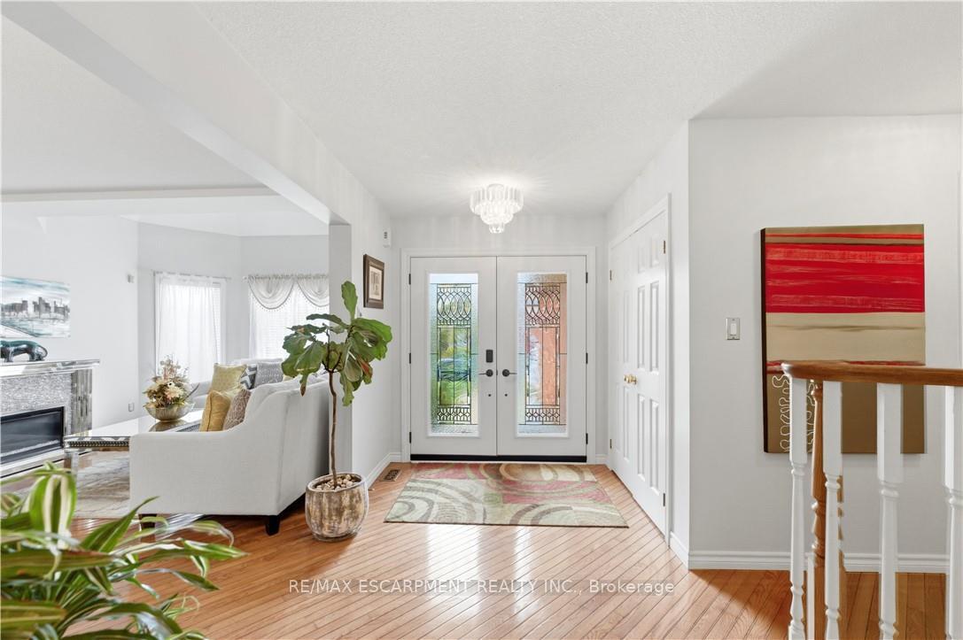 Photo 4 of 183 Daniels Street, Hamilton, Ancaster — HOMEH