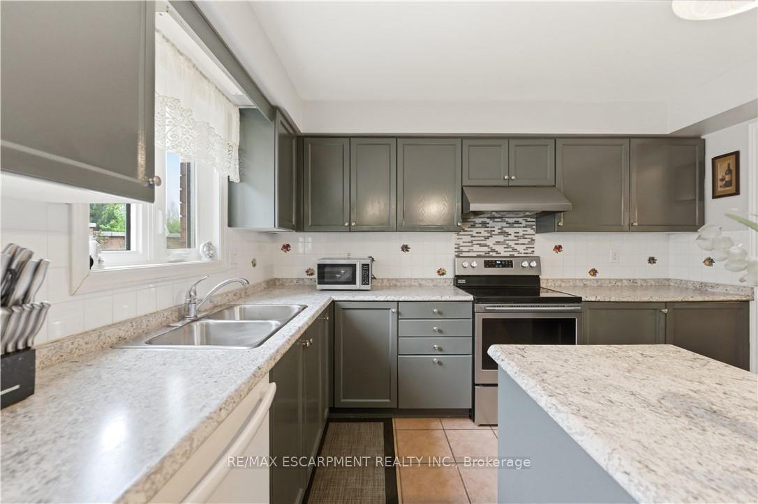 Photo 9 of 183 Daniels Street, Hamilton, Ancaster — HOMEH