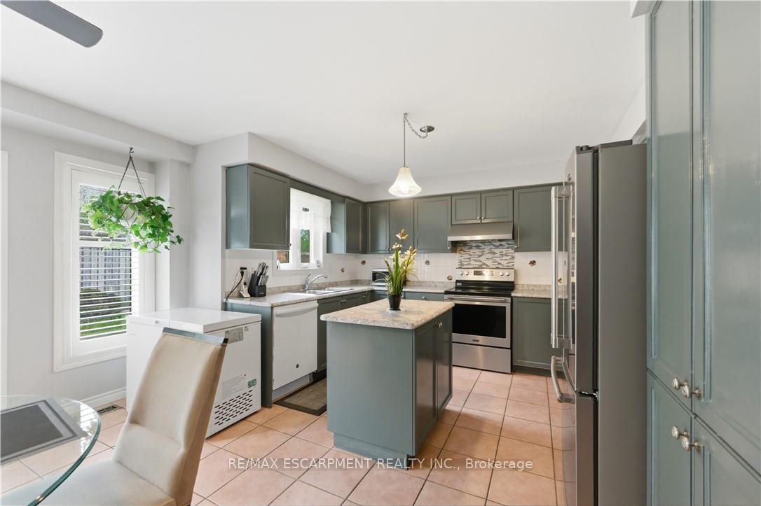Photo 10 of 183 Daniels Street, Hamilton, Ancaster — HOMEH