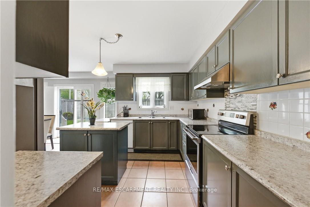 Photo 11 of 183 Daniels Street, Hamilton, Ancaster — HOMEH