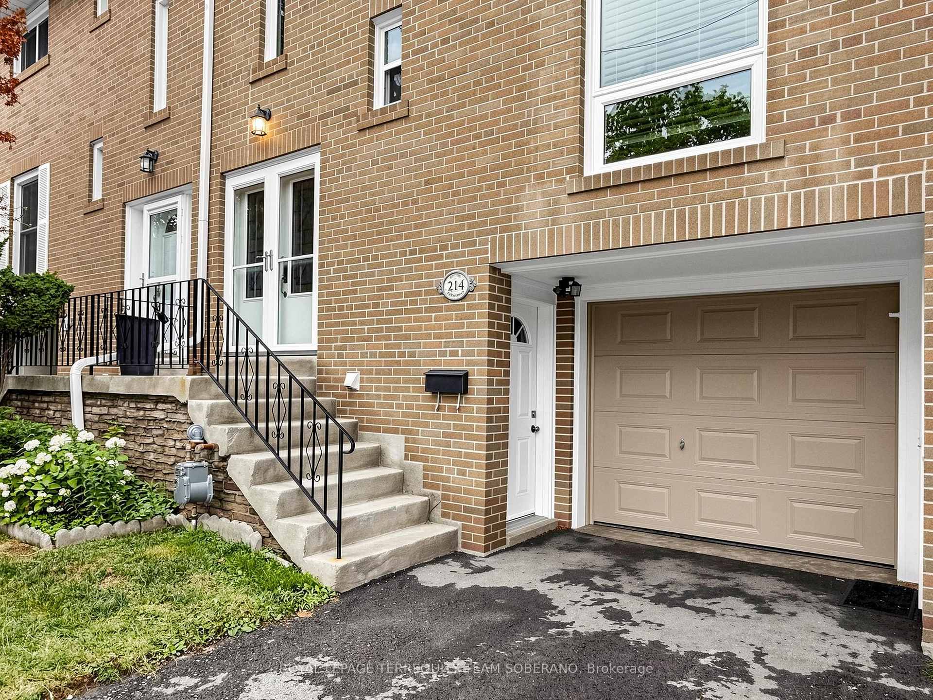 Photo 3 of Unit 214, 55 Rameau Drive, North York, Hillcrest Village — HOMEH