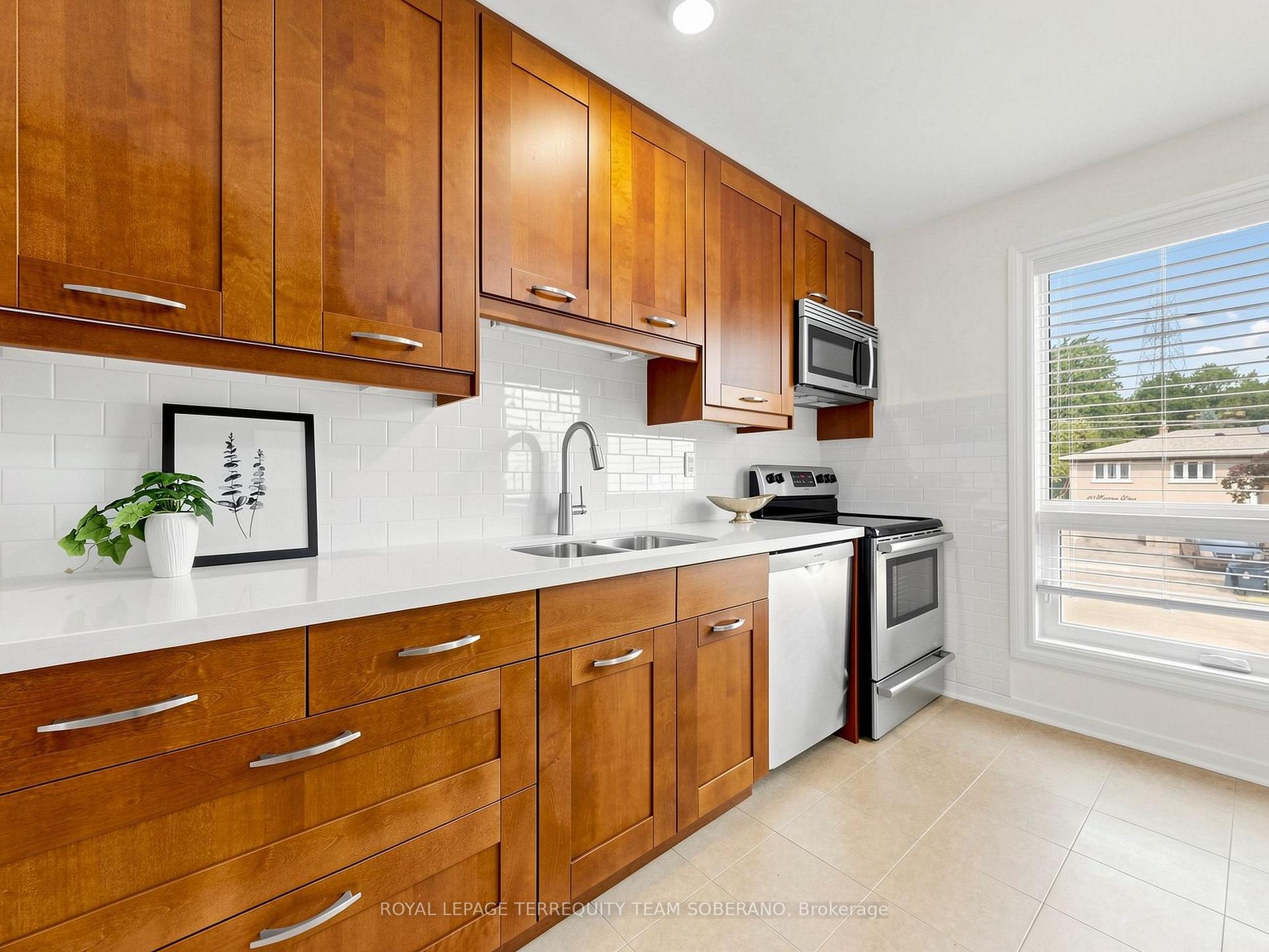 Photo 12 of Unit 214, 55 Rameau Drive, North York, Hillcrest Village — HOMEH