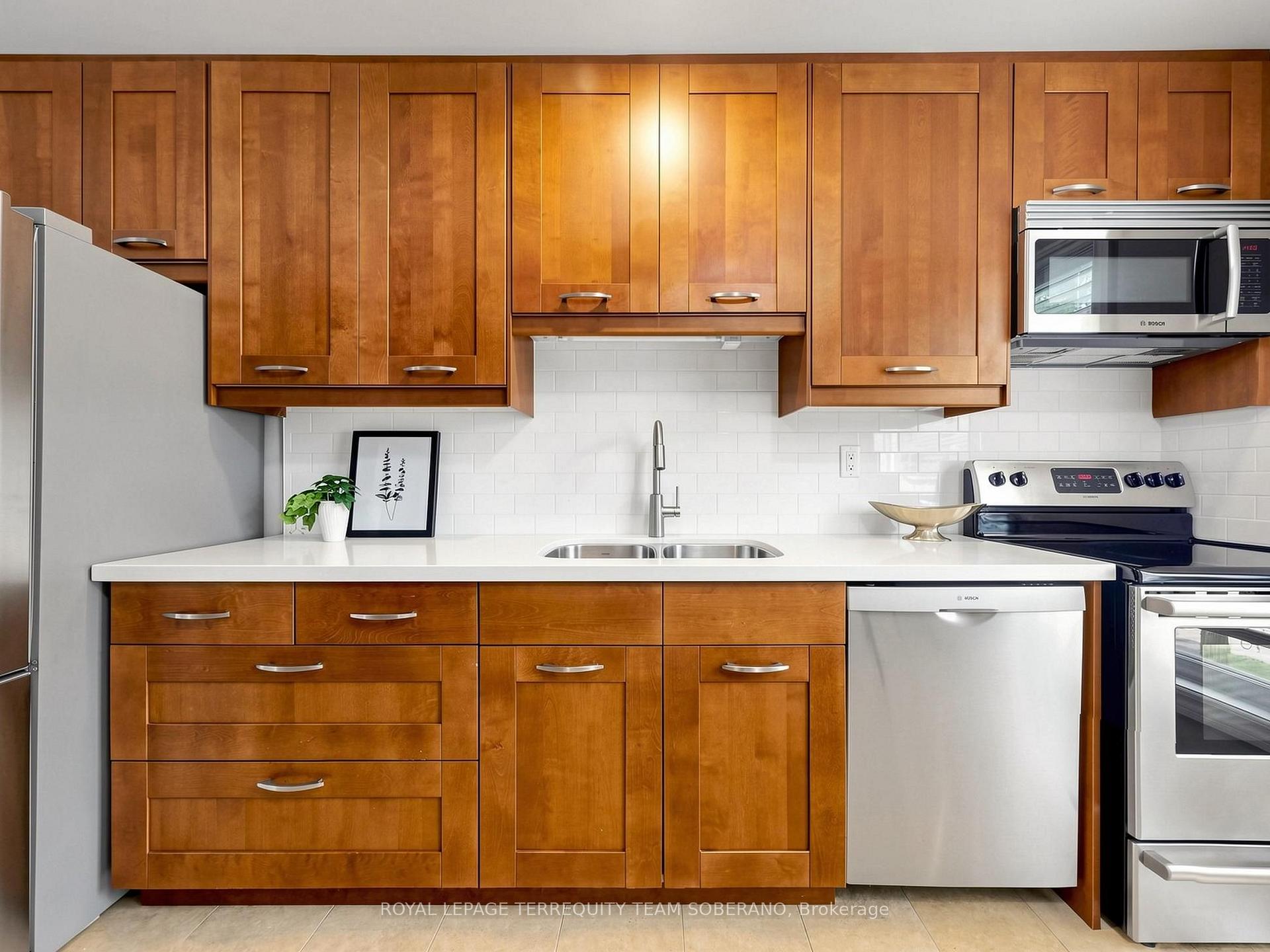 Photo 13 of Unit 214, 55 Rameau Drive, North York, Hillcrest Village — HOMEH