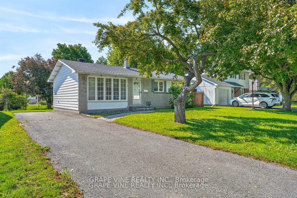 Photo 2 of 104 Oriole Avenue, Ottawa, Kanata - Glencairn/Hazeldean — HOMEH