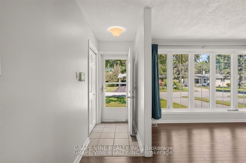 Photo 3 of 104 Oriole Avenue, Ottawa, Kanata - Glencairn/Hazeldean — HOMEH