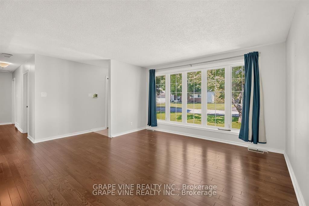 Photo 4 of 104 Oriole Avenue, Ottawa, Kanata - Glencairn/Hazeldean — HOMEH