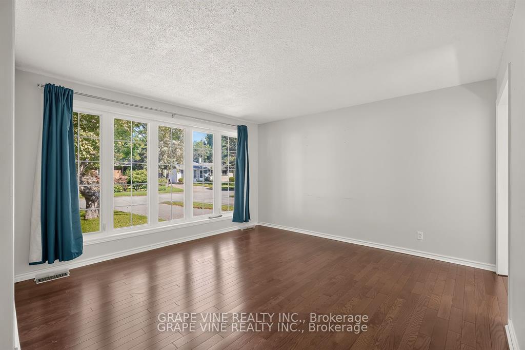 Photo 5 of 104 Oriole Avenue, Ottawa, Kanata - Glencairn/Hazeldean — HOMEH