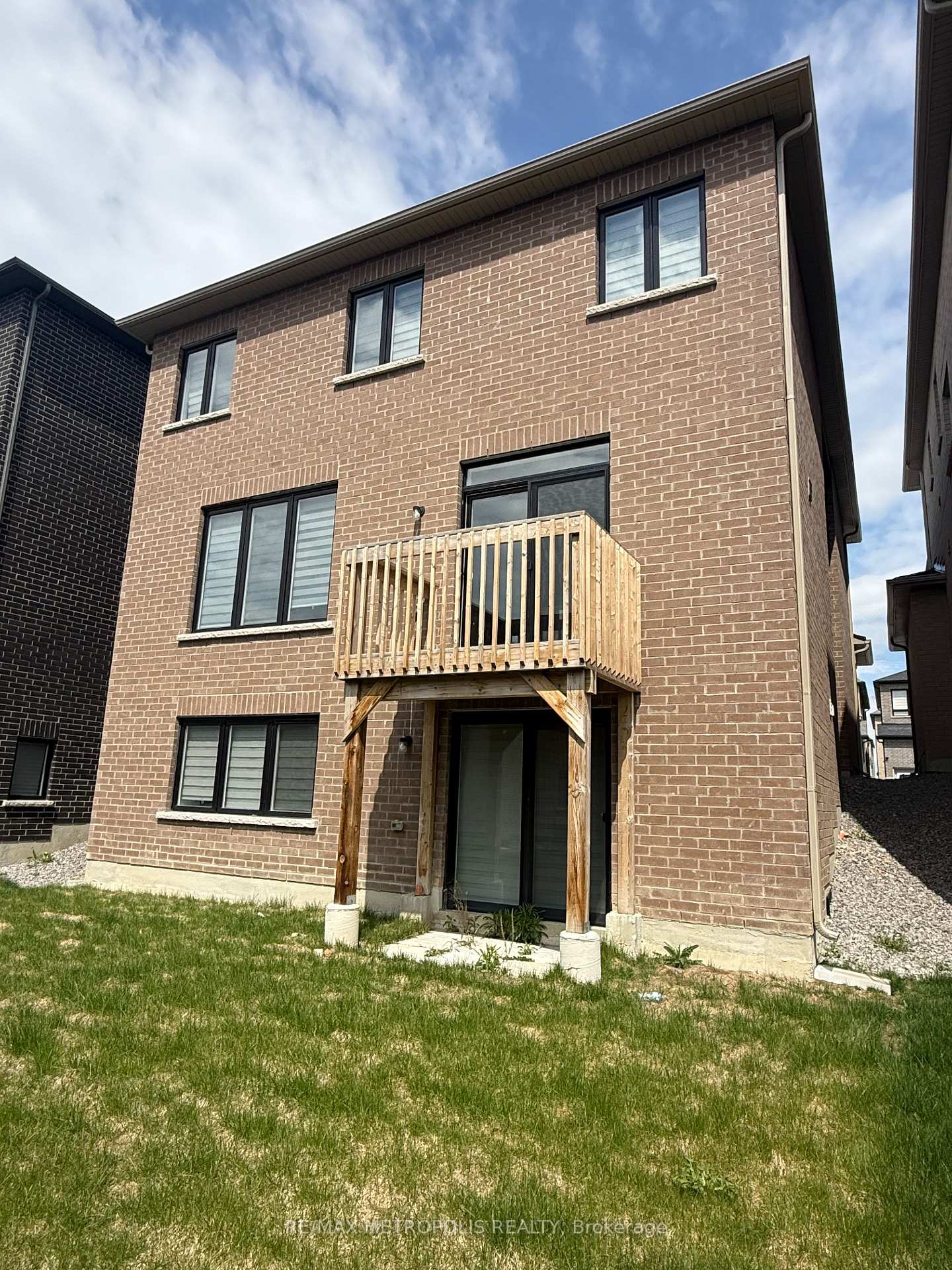 Photo 10 of 1207 Wilmington Avenue, Oshawa, Kedron — HOMEH