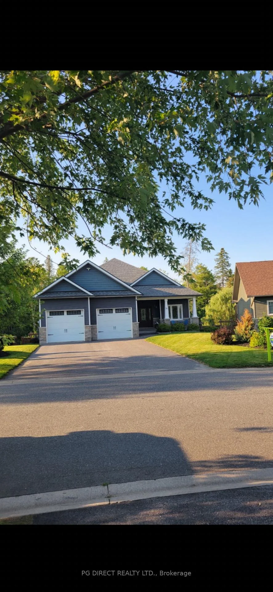 Front of 16 Woodstream Drive W