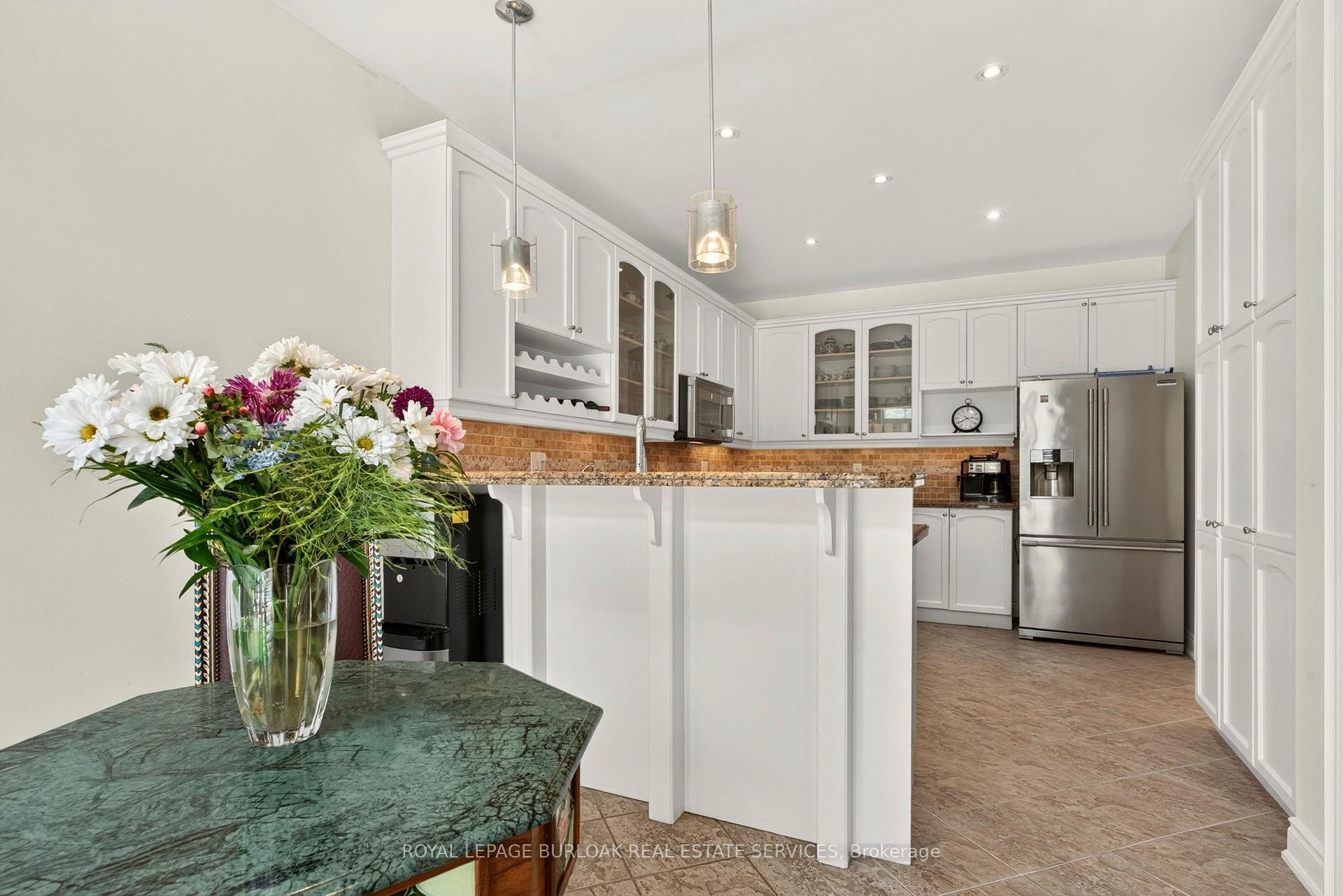 Photo 14 of 215 Burloak Drive, Oakville, Bronte — HOMEH