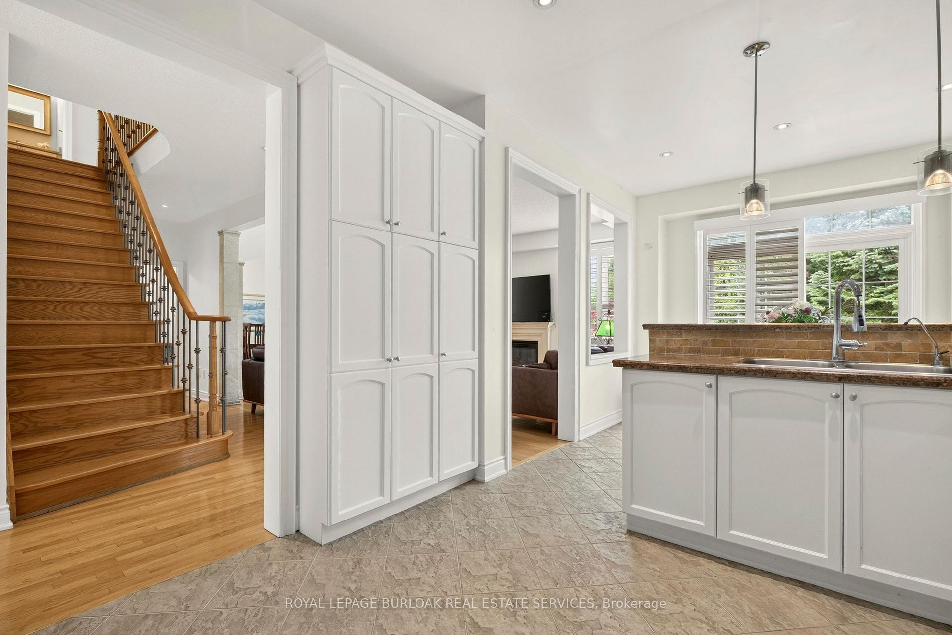 Photo 15 of 215 Burloak Drive, Oakville, Bronte — HOMEH