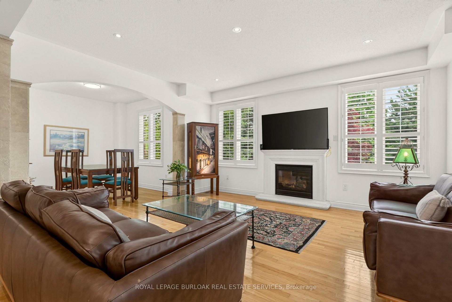 Photo 16 of 215 Burloak Drive, Oakville, Bronte — HOMEH