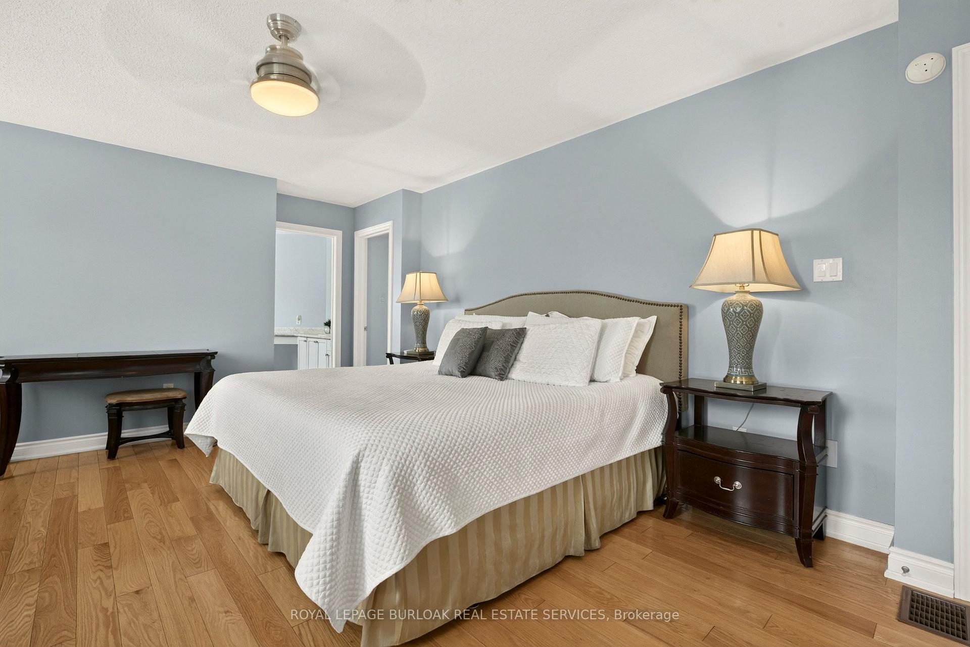 Photo 24 of 215 Burloak Drive, Oakville, Bronte — HOMEH