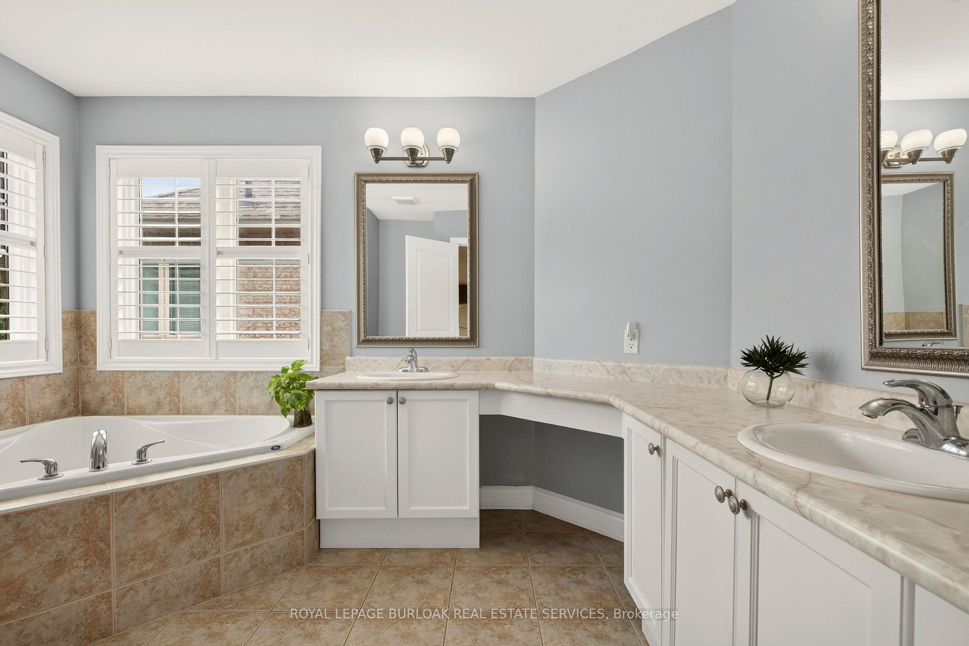 Photo 27 of 215 Burloak Drive, Oakville, Bronte — HOMEH