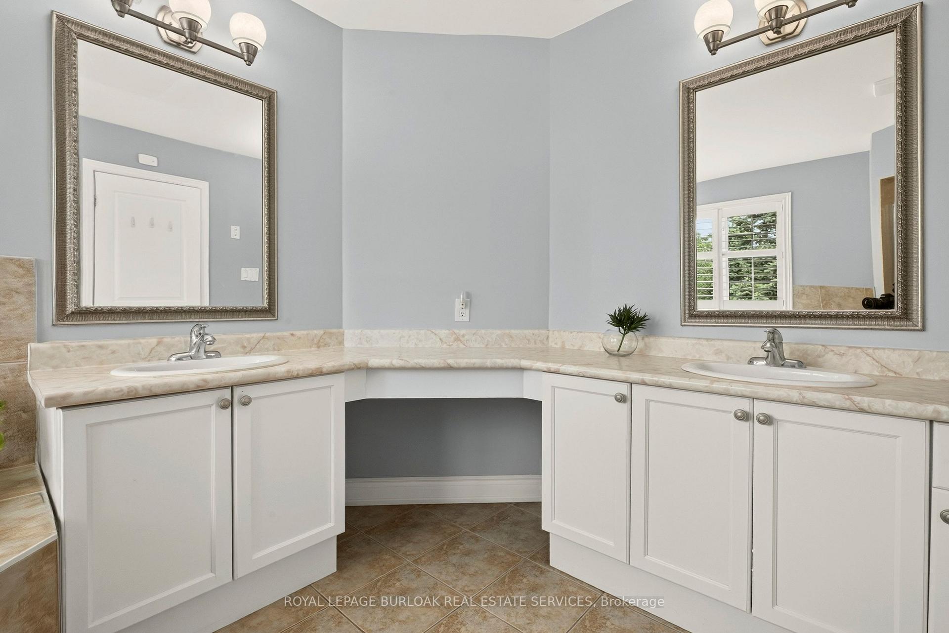 Photo 28 of 215 Burloak Drive, Oakville, Bronte — HOMEH