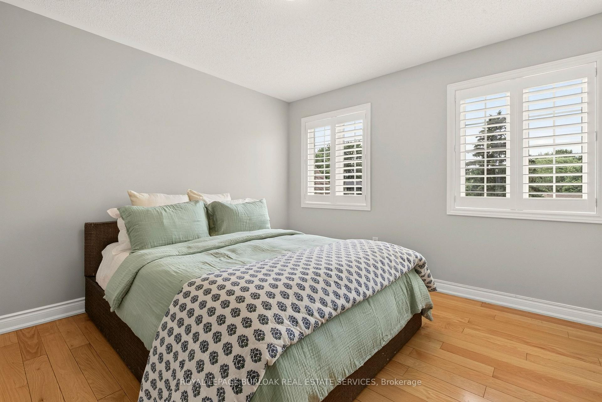 Photo 29 of 215 Burloak Drive, Oakville, Bronte — HOMEH