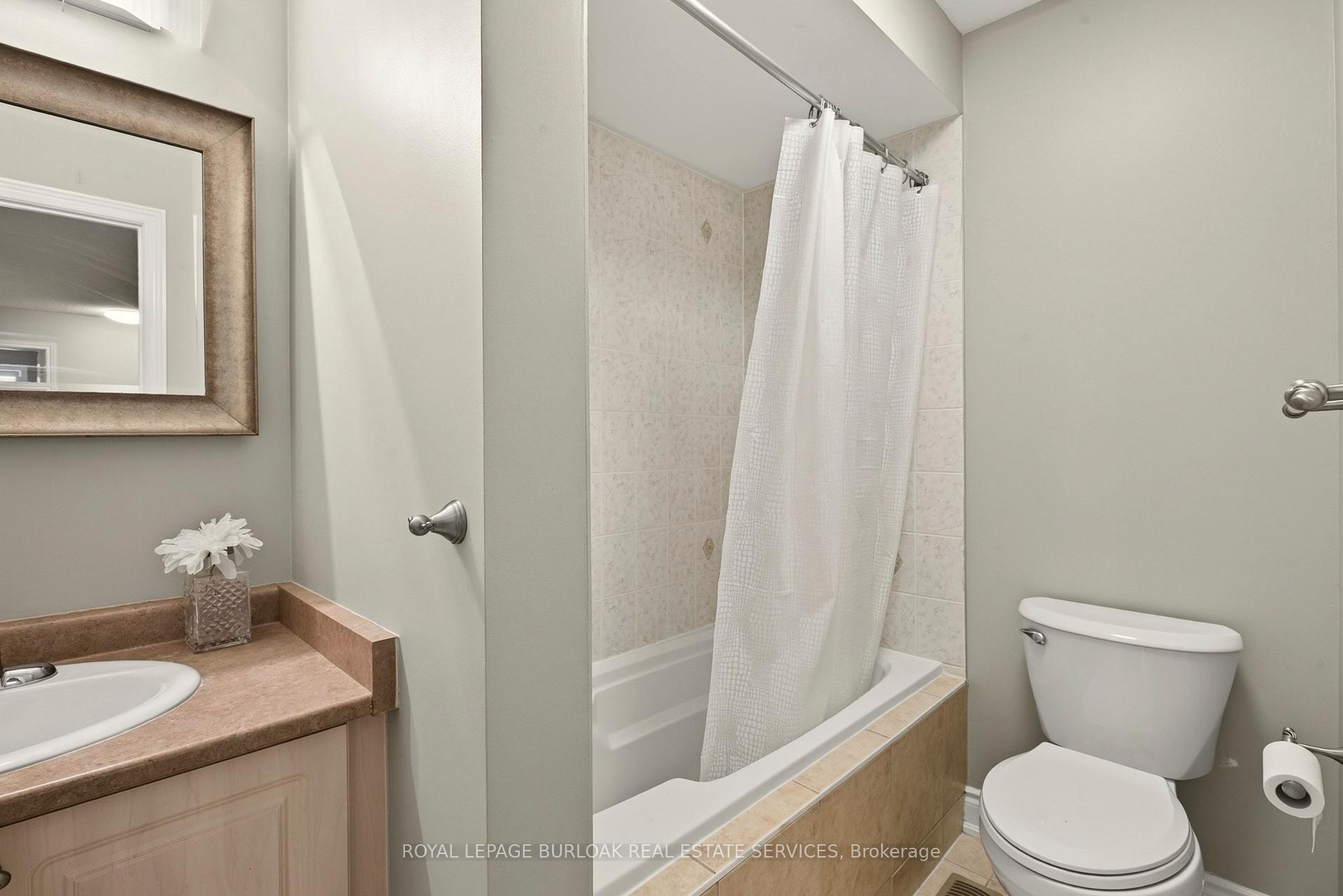 Photo 30 of 215 Burloak Drive, Oakville, Bronte — HOMEH