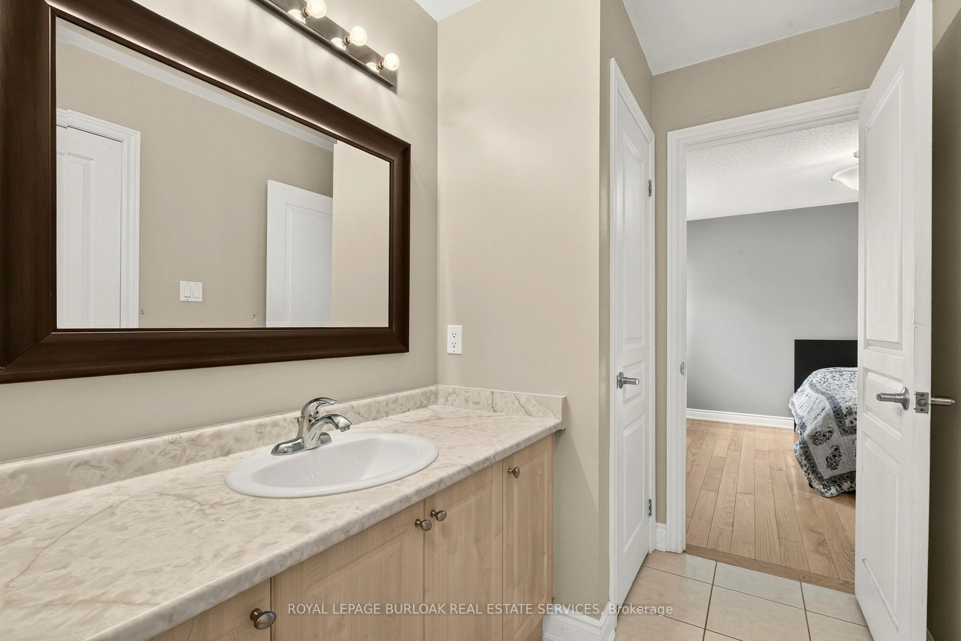 Photo 33 of 215 Burloak Drive, Oakville, Bronte — HOMEH
