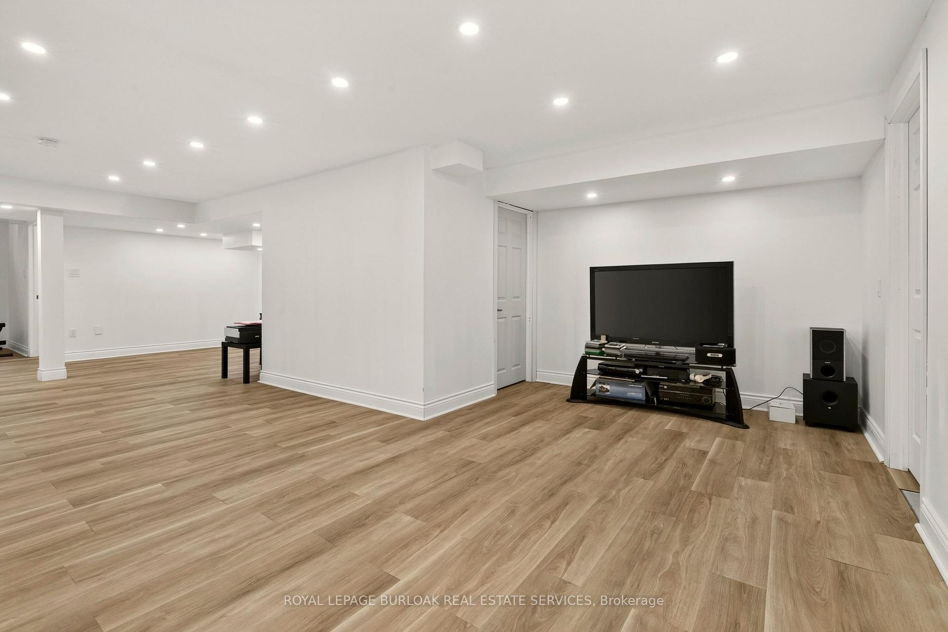 Photo 36 of 215 Burloak Drive, Oakville, Bronte — HOMEH
