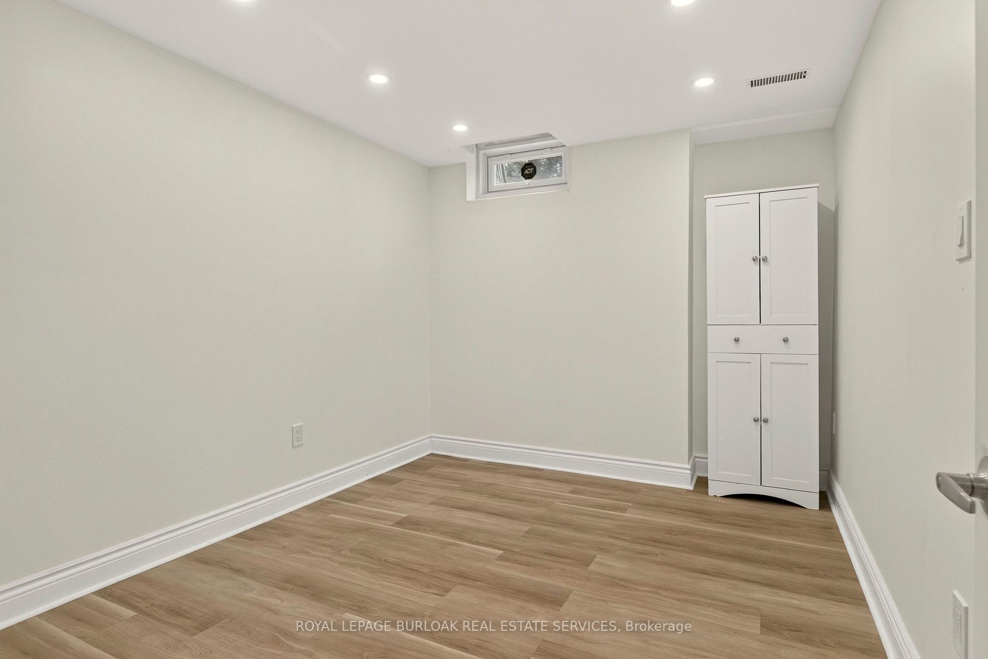 Photo 38 of 215 Burloak Drive, Oakville, Bronte — HOMEH