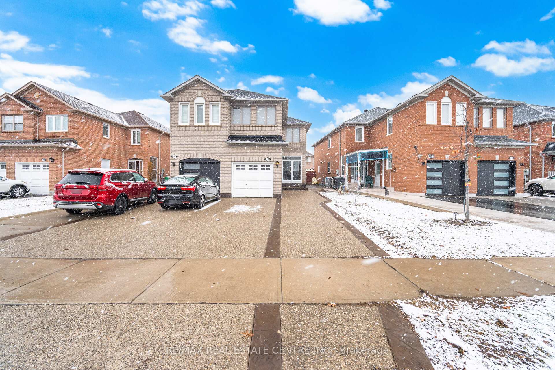 Photo 2 of 28 Mount Fuji Crescent, Brampton, Sandringham-Wellington — HOMEH