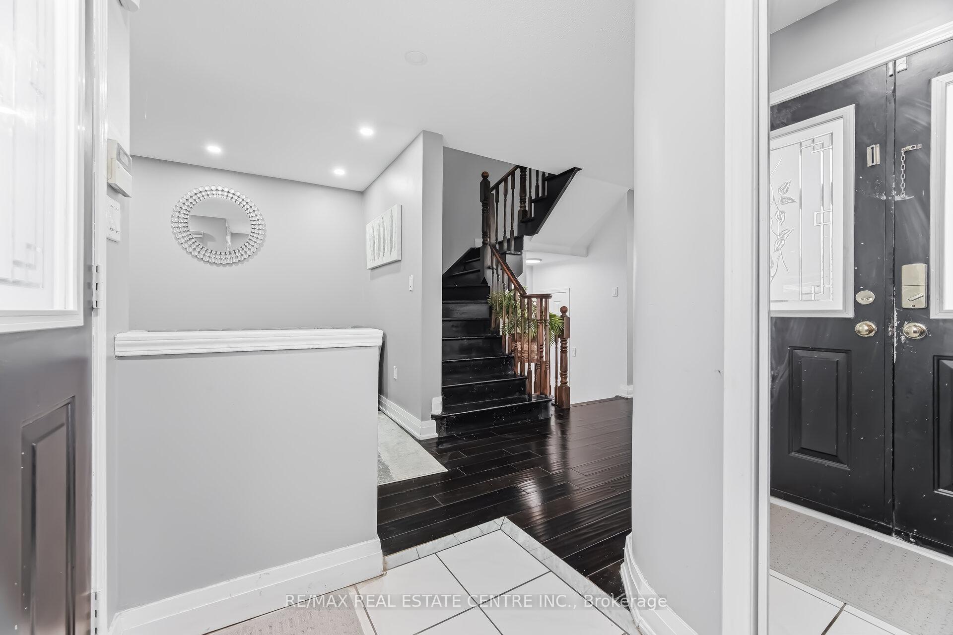 Photo 7 of 28 Mount Fuji Crescent, Brampton, Sandringham-Wellington — HOMEH