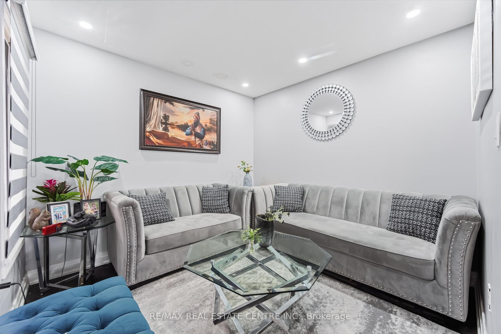 Photo 8 of 28 Mount Fuji Crescent, Brampton, Sandringham-Wellington — HOMEH