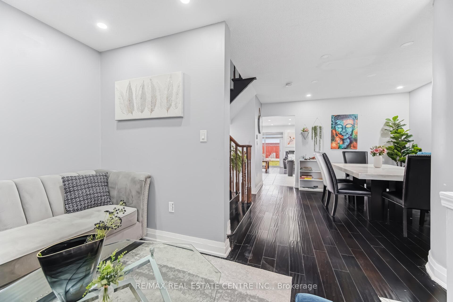 Photo 12 of 28 Mount Fuji Crescent, Brampton, Sandringham-Wellington — HOMEH