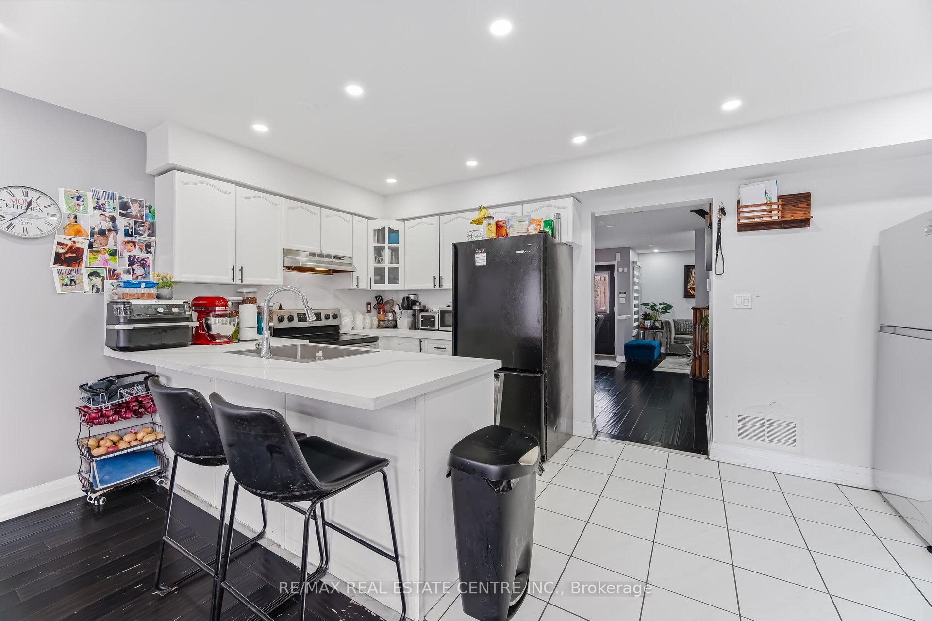 Photo 13 of 28 Mount Fuji Crescent, Brampton, Sandringham-Wellington — HOMEH