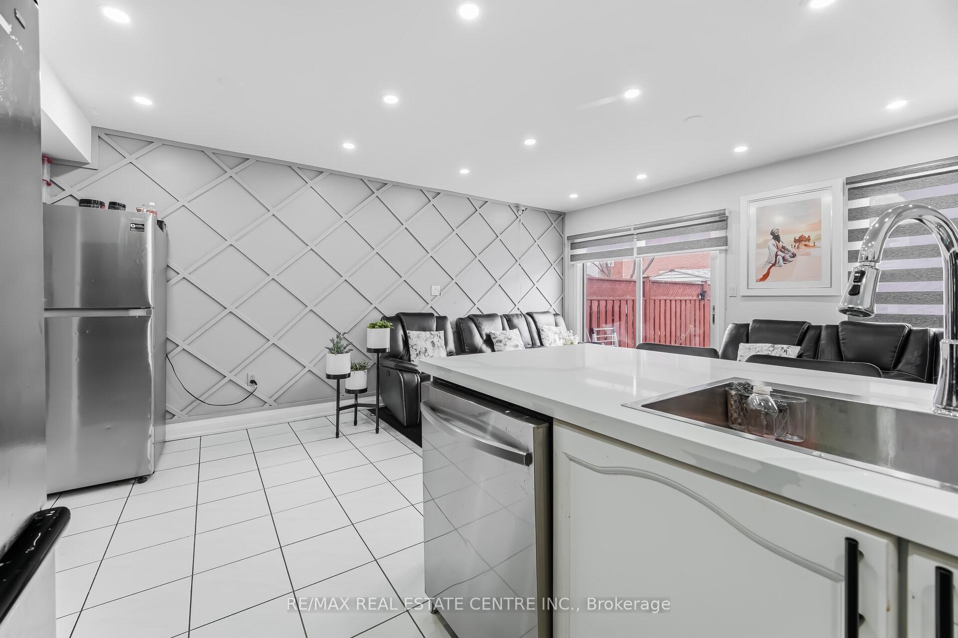 Photo 16 of 28 Mount Fuji Crescent, Brampton, Sandringham-Wellington — HOMEH