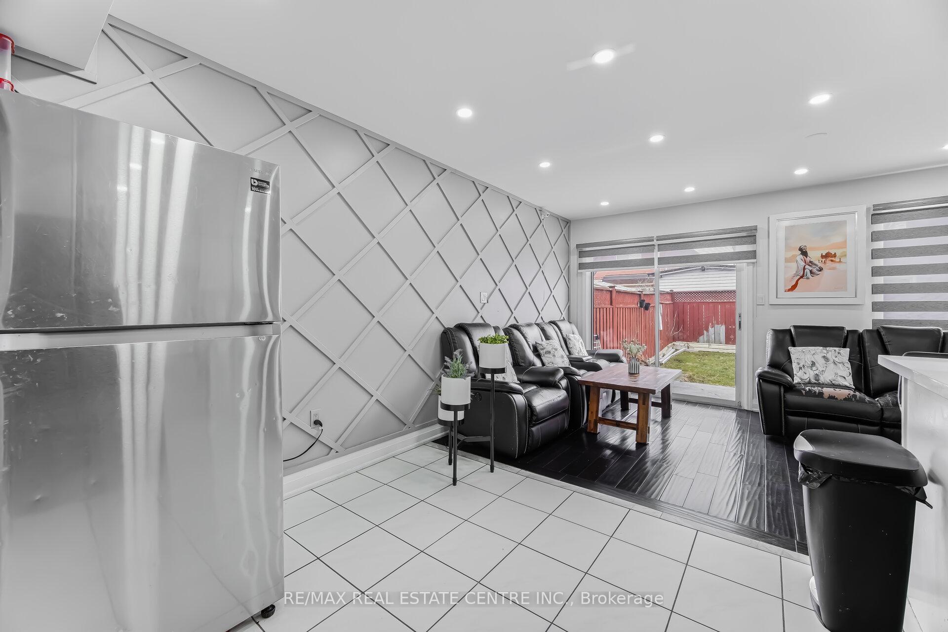 Photo 18 of 28 Mount Fuji Crescent, Brampton, Sandringham-Wellington — HOMEH