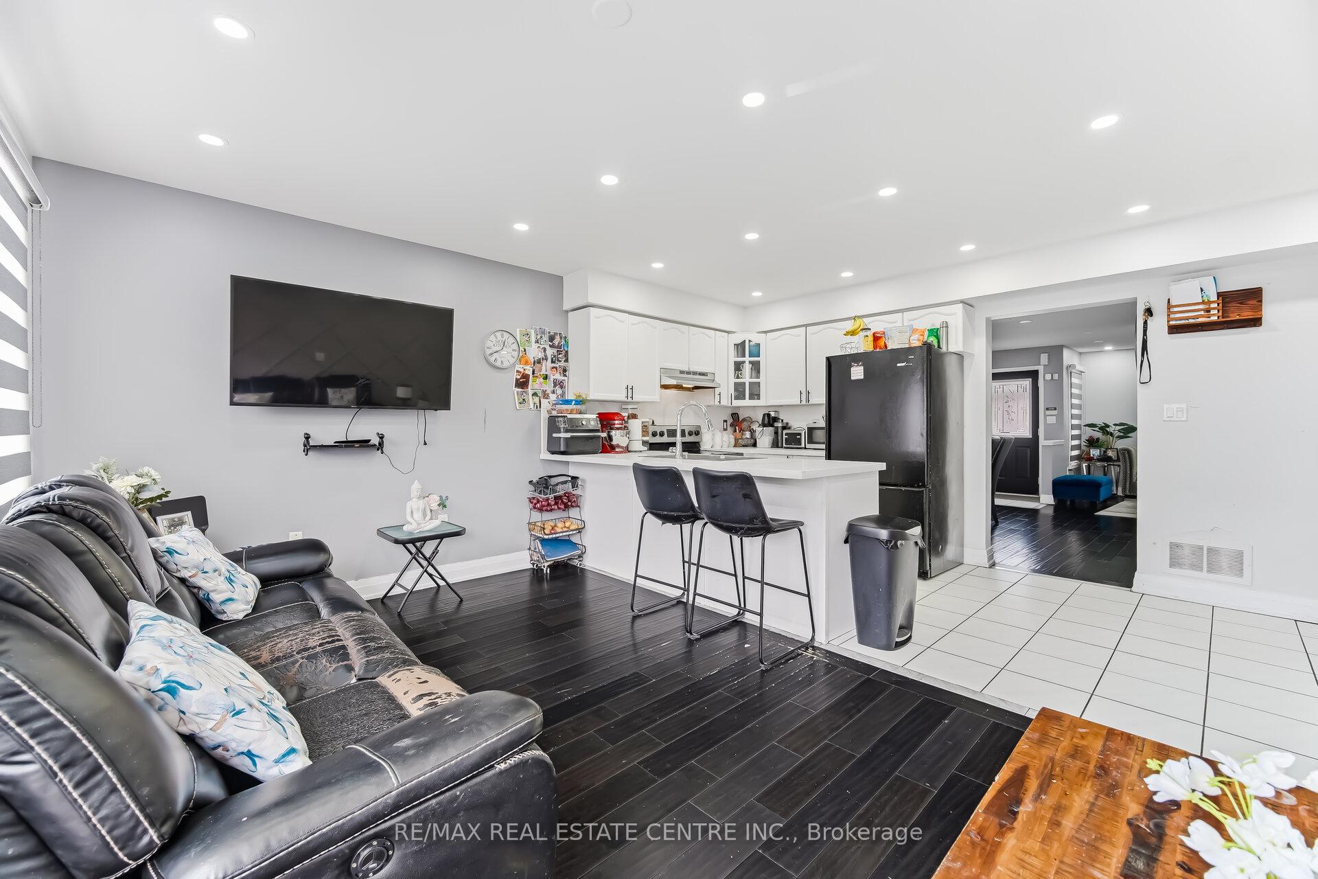 Photo 21 of 28 Mount Fuji Crescent, Brampton, Sandringham-Wellington — HOMEH