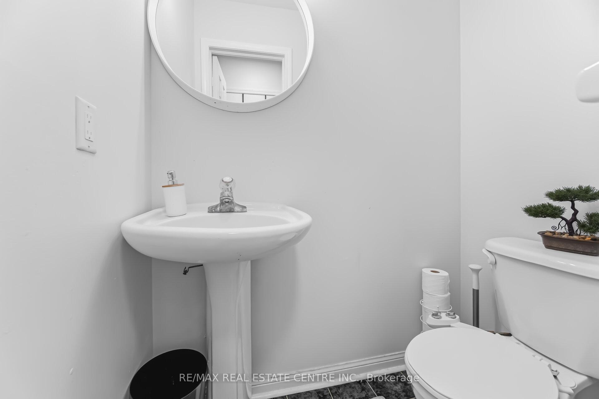 Photo 22 of 28 Mount Fuji Crescent, Brampton, Sandringham-Wellington — HOMEH