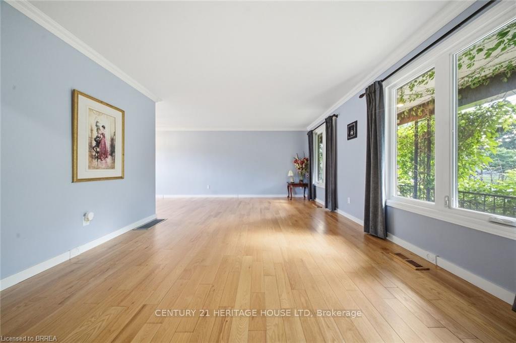 Photo 6 of 106 Memorial Drive, Brantford, Fairview/Greenbrier — HOMEH