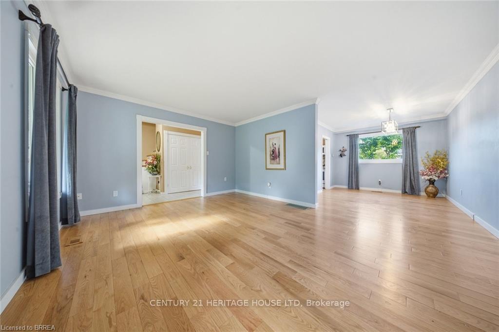 Photo 7 of 106 Memorial Drive, Brantford, Fairview/Greenbrier — HOMEH