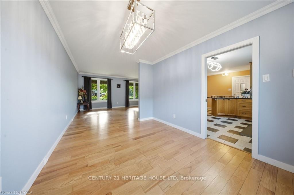 Photo 8 of 106 Memorial Drive, Brantford, Fairview/Greenbrier — HOMEH