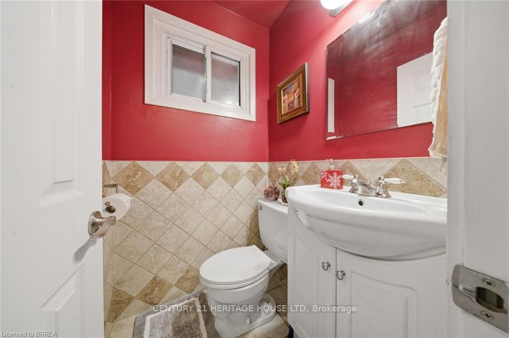 Photo 9 of 106 Memorial Drive, Brantford, Fairview/Greenbrier — HOMEH