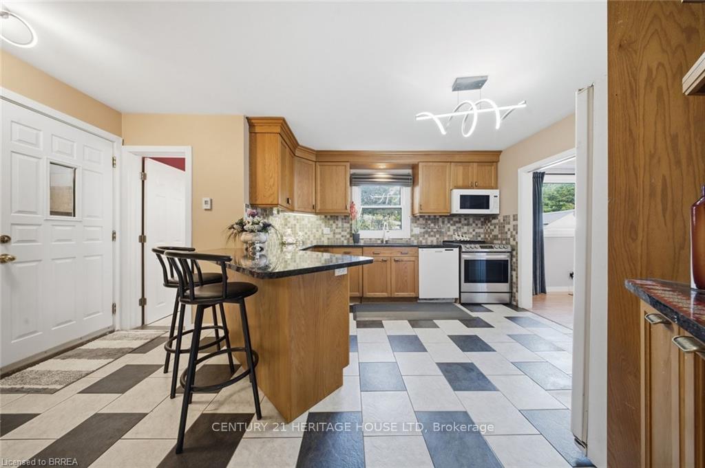 Photo 12 of 106 Memorial Drive, Brantford, Fairview/Greenbrier — HOMEH