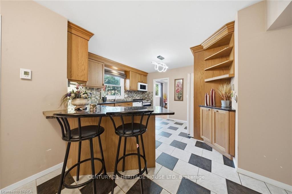 Photo 13 of 106 Memorial Drive, Brantford, Fairview/Greenbrier — HOMEH